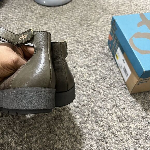 OTBT Scamper Leather Low Wedge Shoes Ankle Strap Size 6.5 M Brown Leather New - Picture 5 of 8